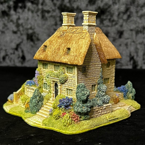 Lilliput Lane | River Meadow Manor | Collectors' Club - Picture 5 of 15